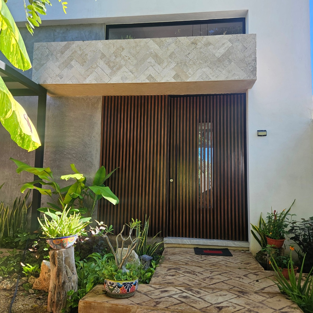 6 of 21: puerta principal