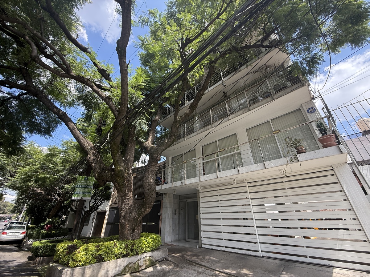 2 of 39: Fachada del edificio