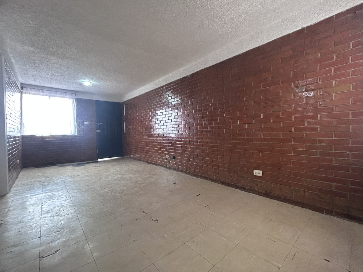 3 of 14: Estancia (sala - comedor)