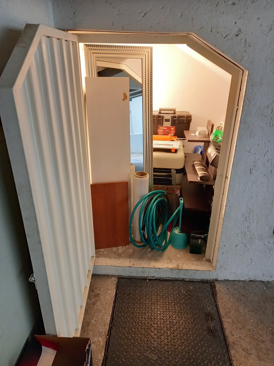 44 de 47: covacha en el área del garage