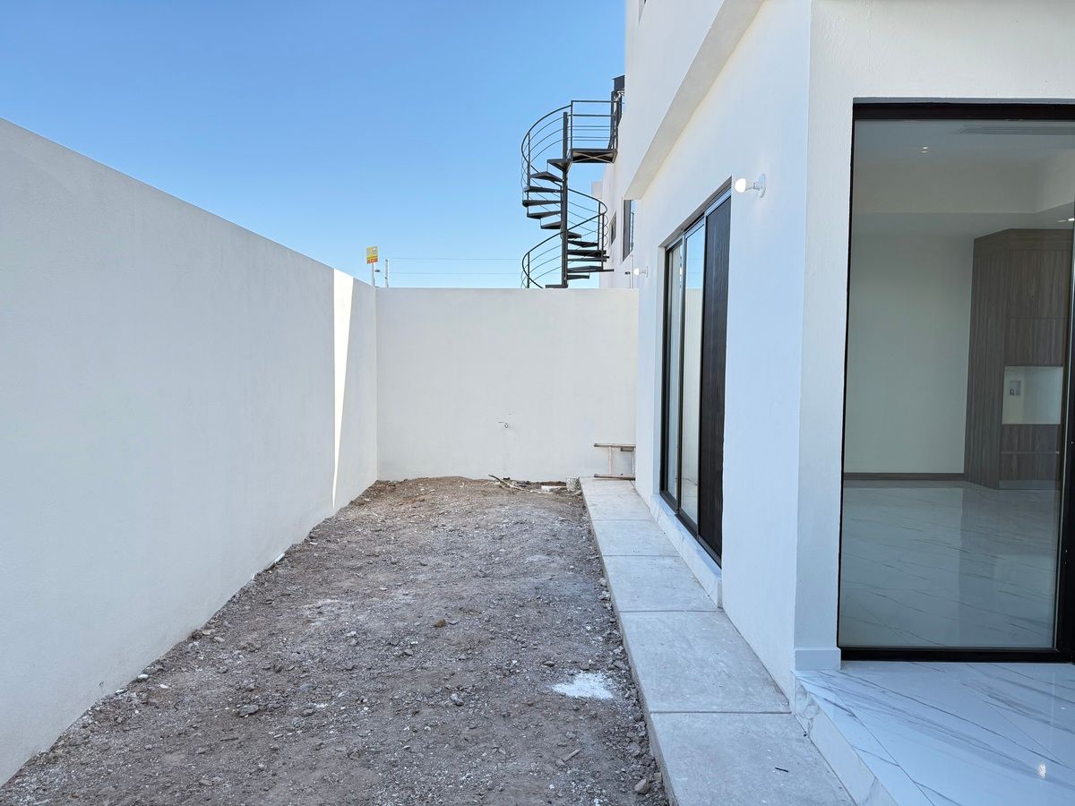 25 de 31: Patio trasero