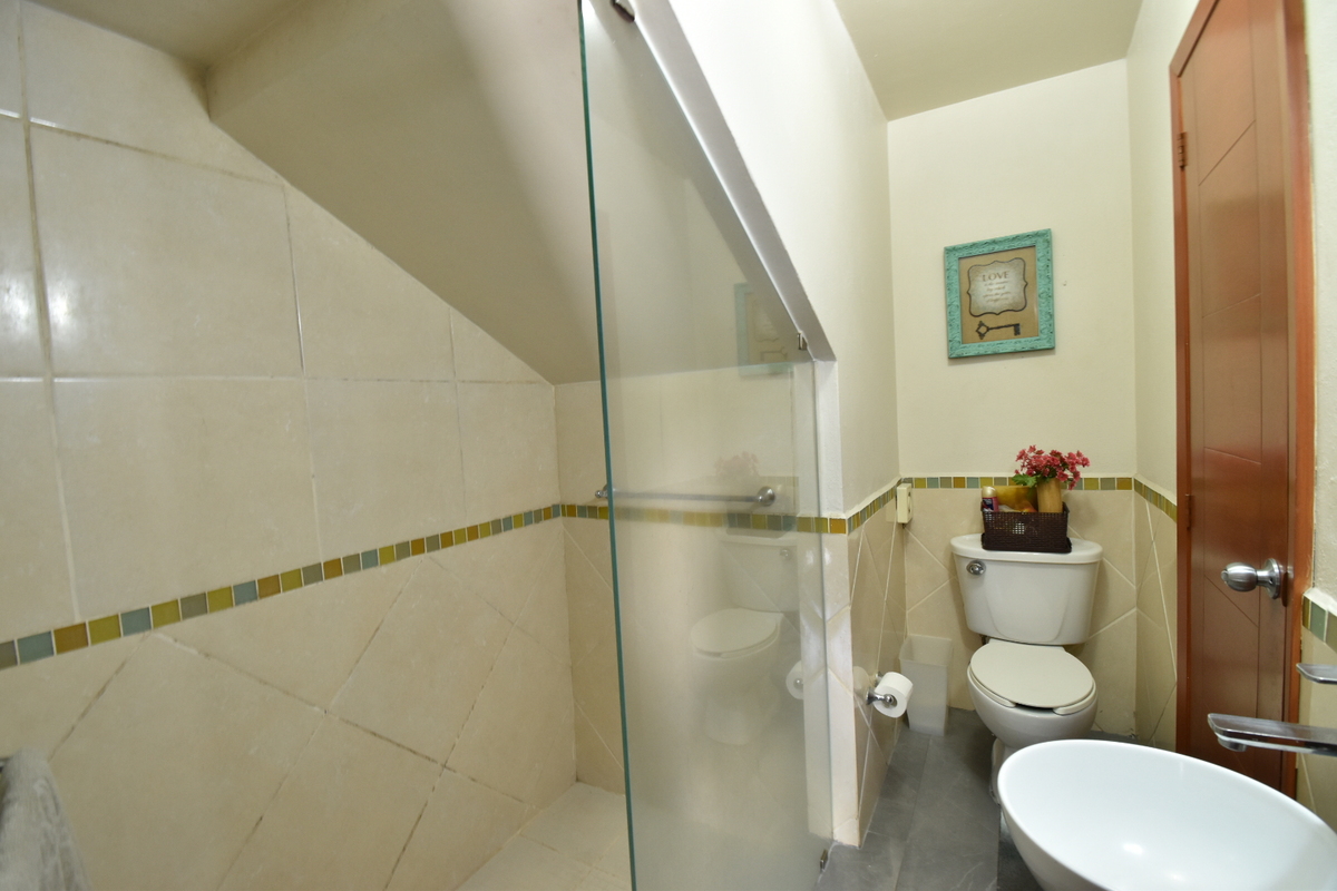 16 de 29: Baño completo Recamara Planta Baja