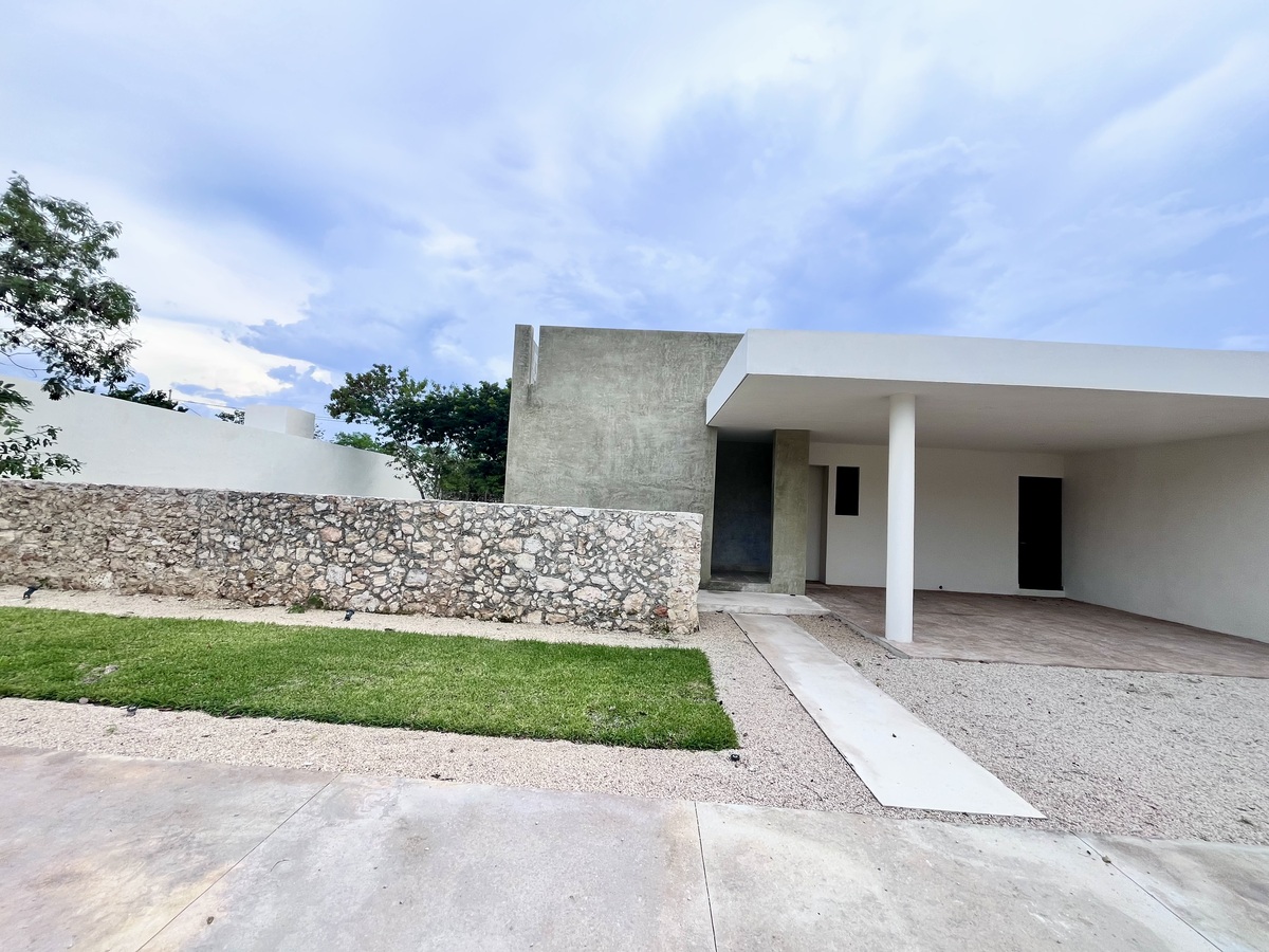 1 of 10: Fachada
