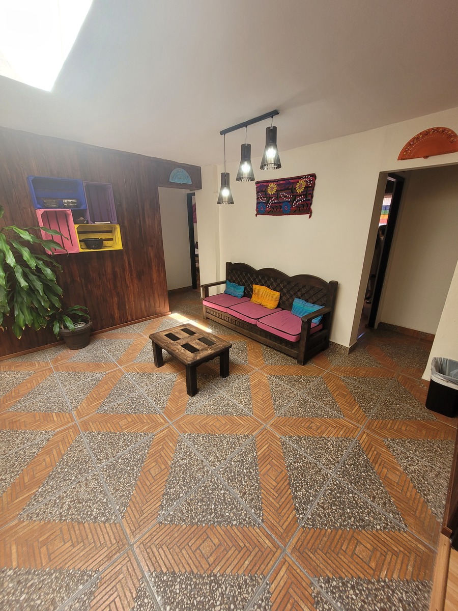 15 of 40: Sala espera segundo nivel.