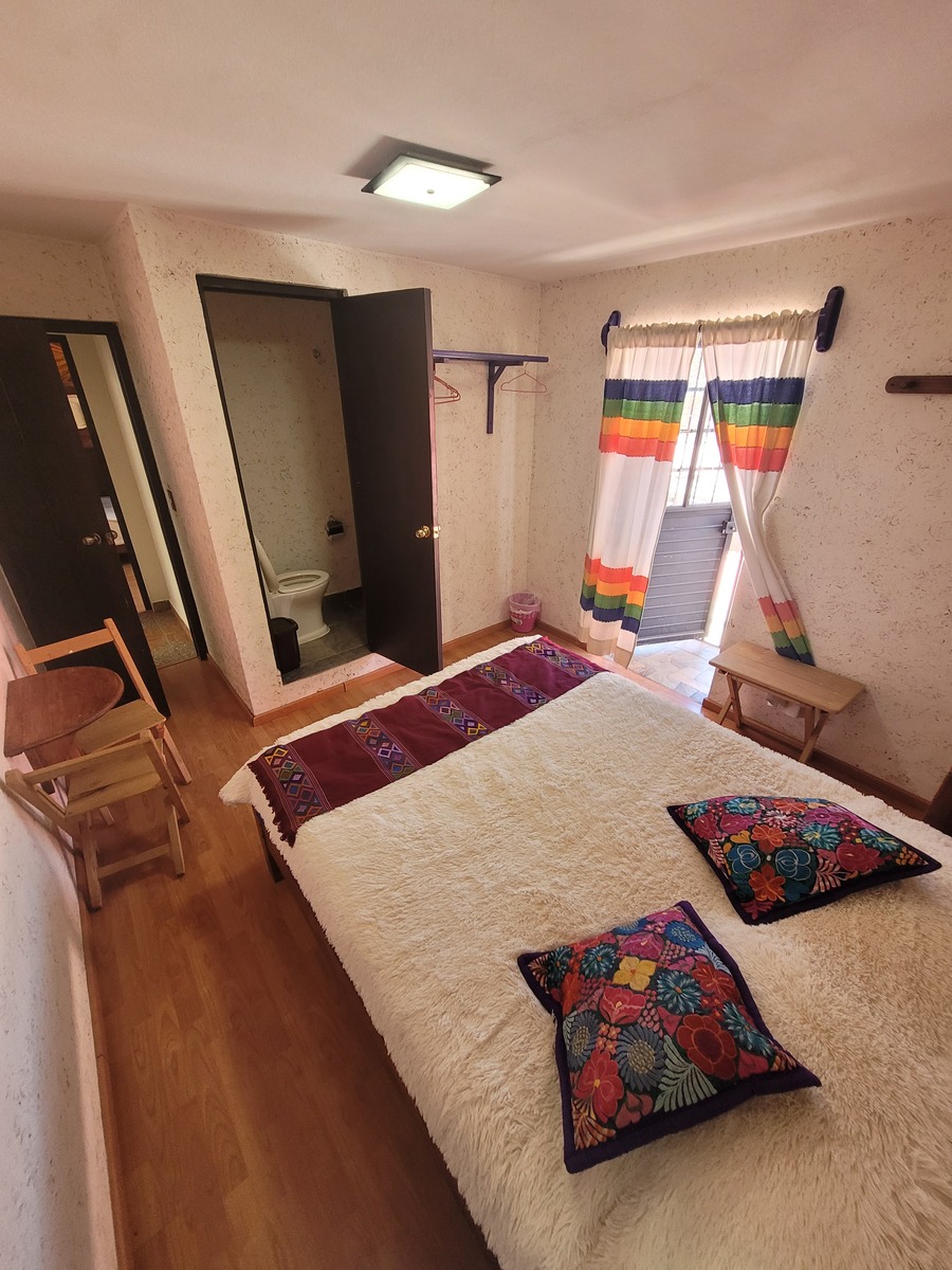 25 of 40: Recámara 6 J