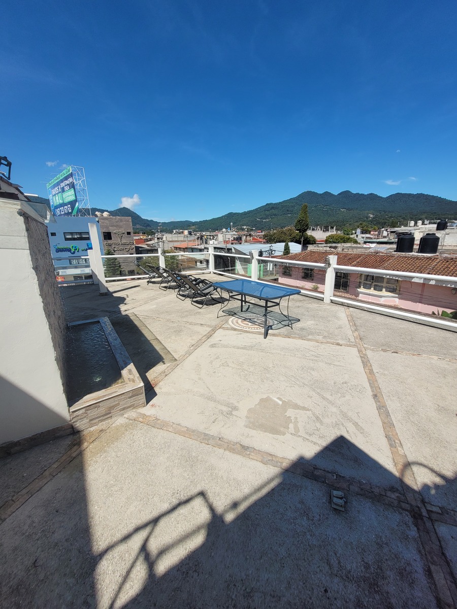 34 of 40: Área común y asoleadero.