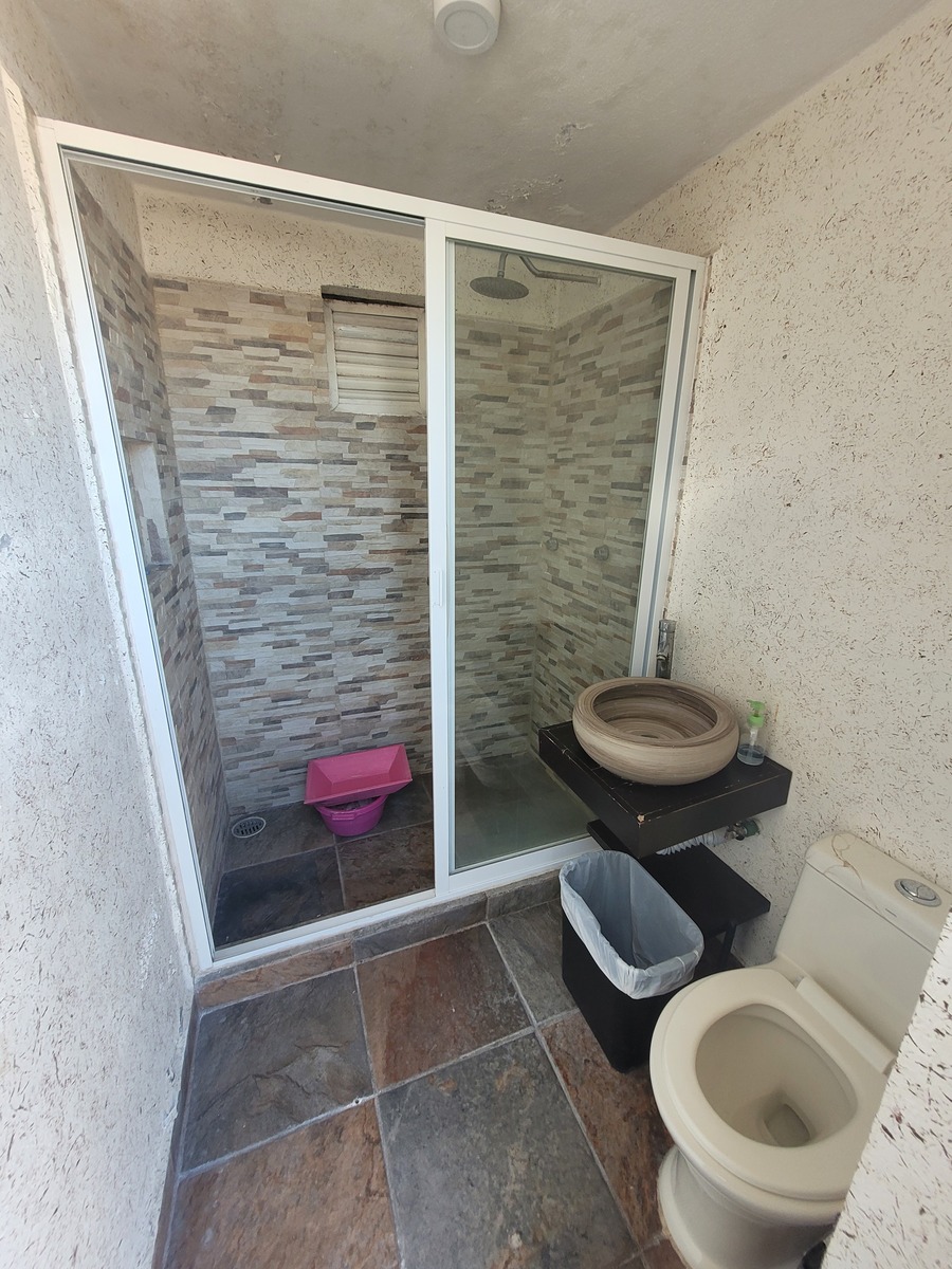 37 of 40: Baño 9 Área común