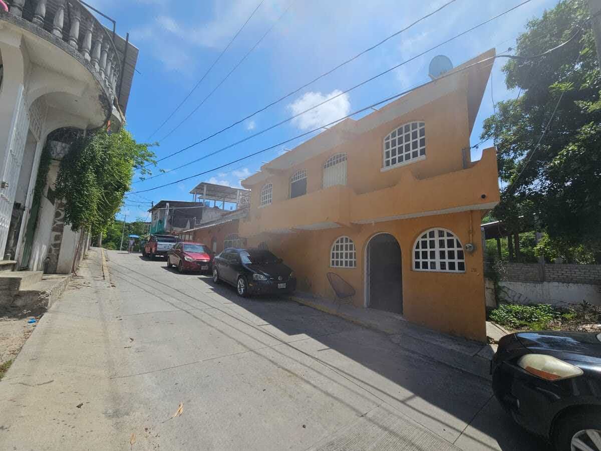 Casa en ZIhuatanejo col residencial