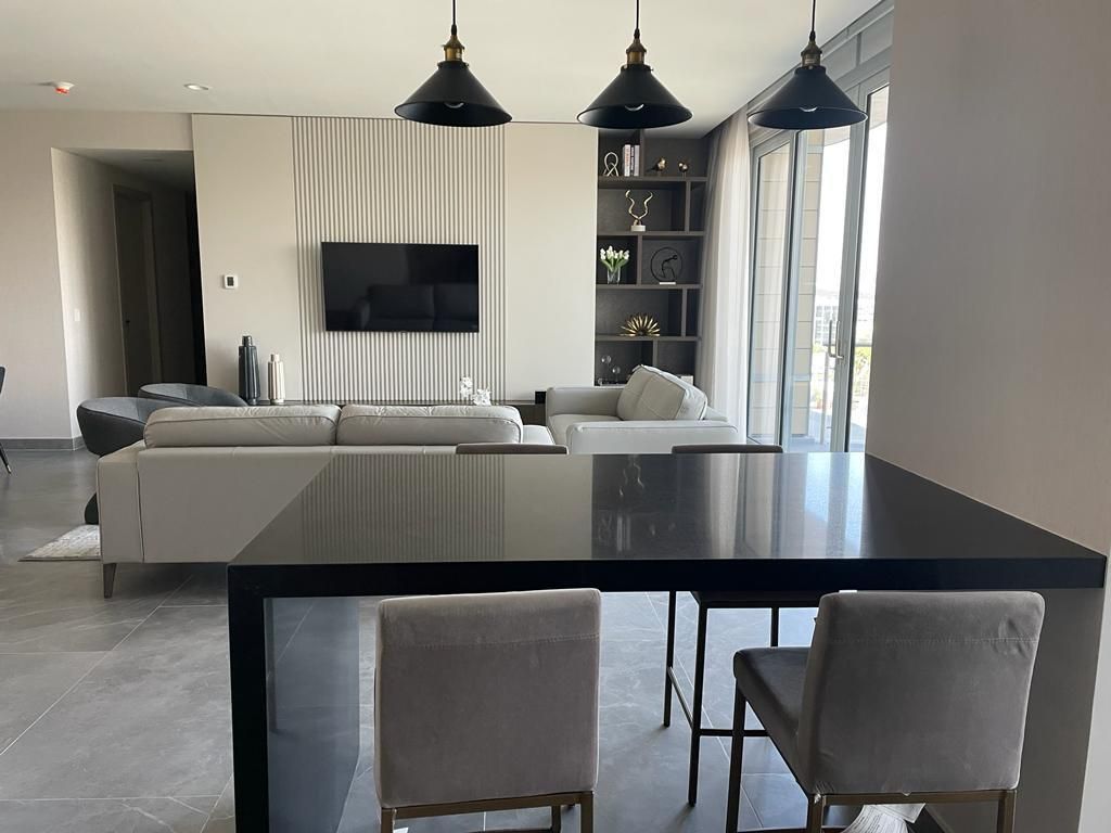 2 de 11: Isla y Sala de tele