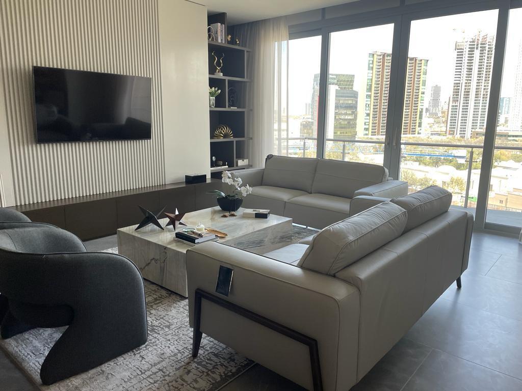 7 de 9: Sala y Balcon