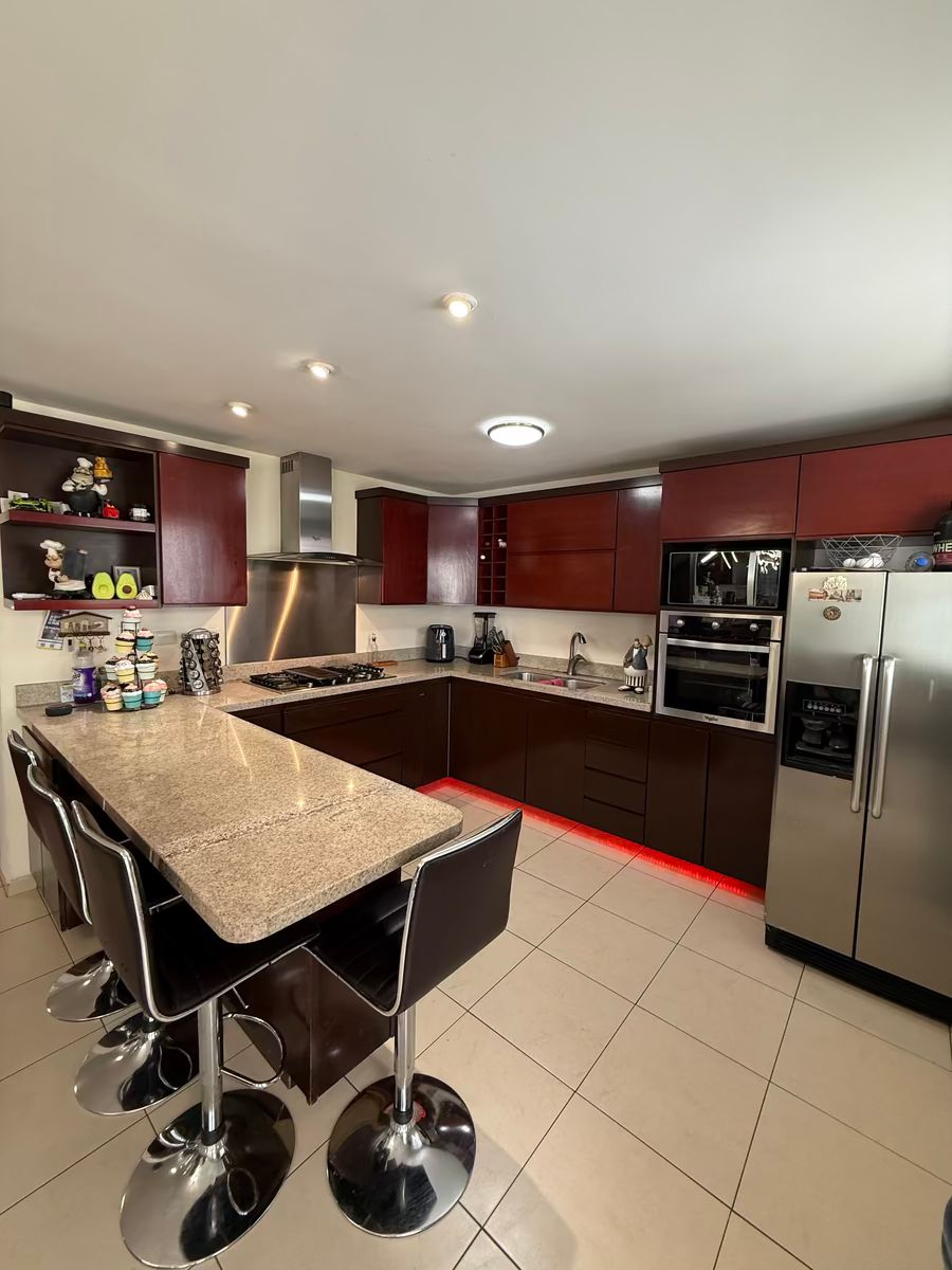 1 of 18: cocina de granito