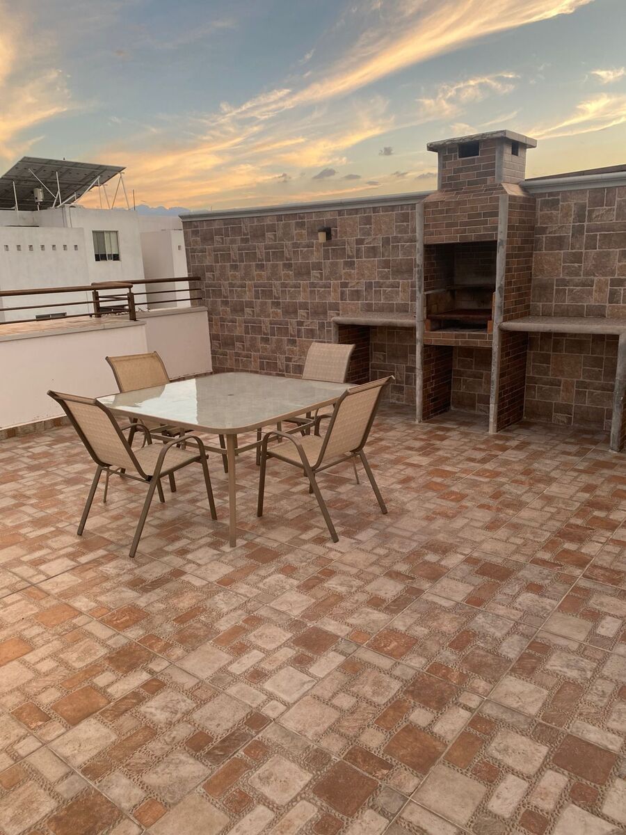 14 de 18: Terraza en el tercer nivel