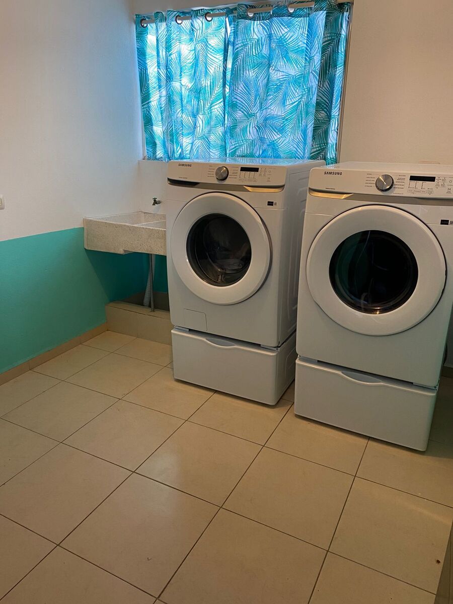 13 of 18: Lavandería en tercer nivel