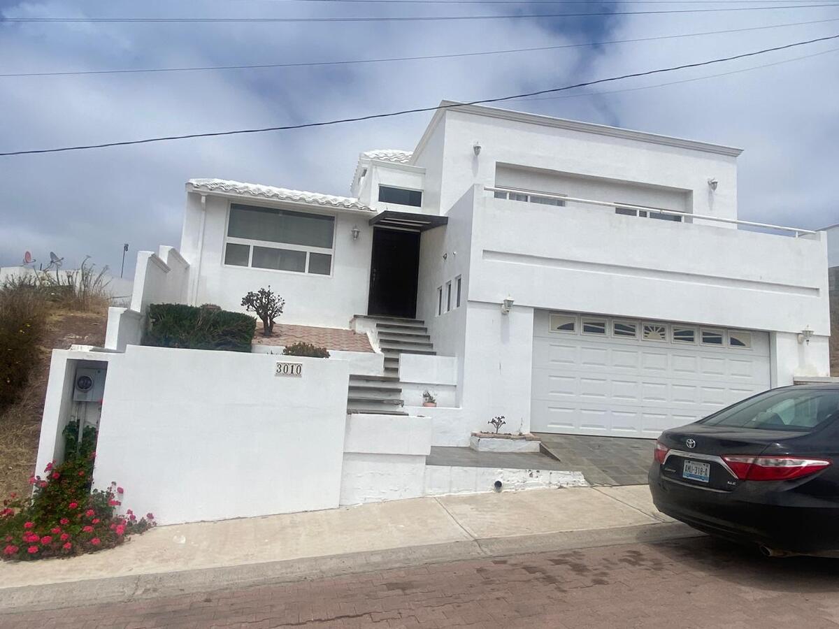 1 of 30: Casa desde afuera