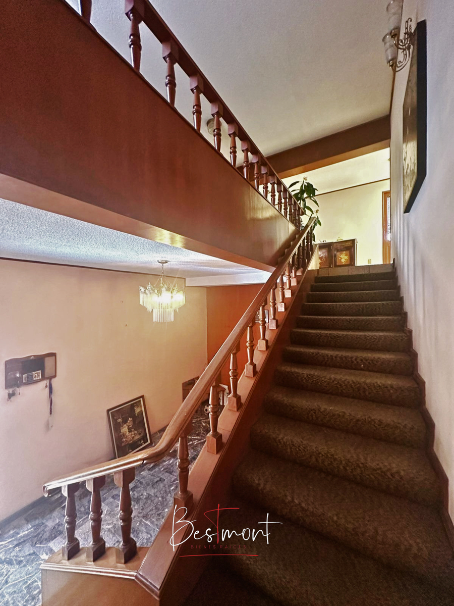 10 de 31: Acceso a Planta Alta Casa