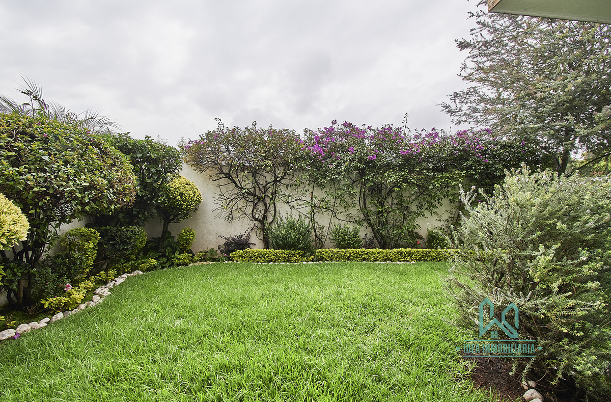 3 of 28: Jardin