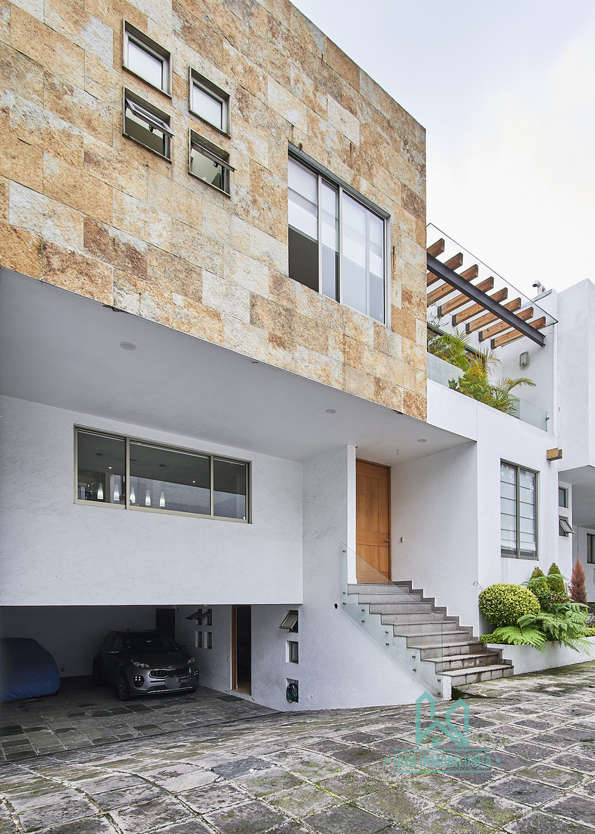 2 of 28: Fachada
