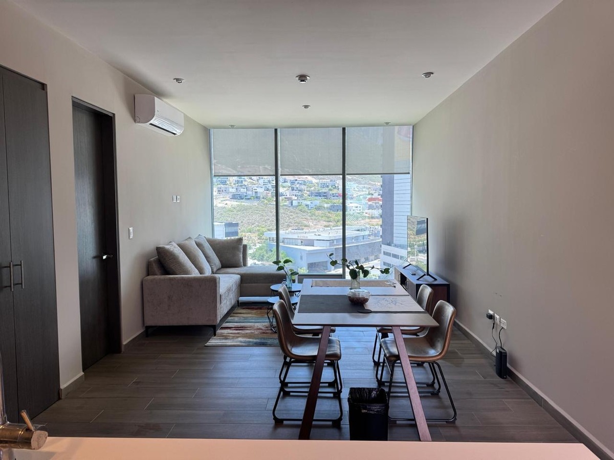 2 de 14: Sala y comedor