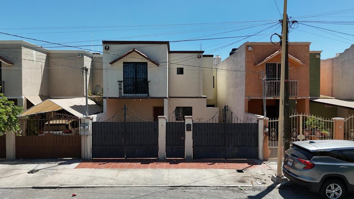 1 of 15: Fachada Propiedad