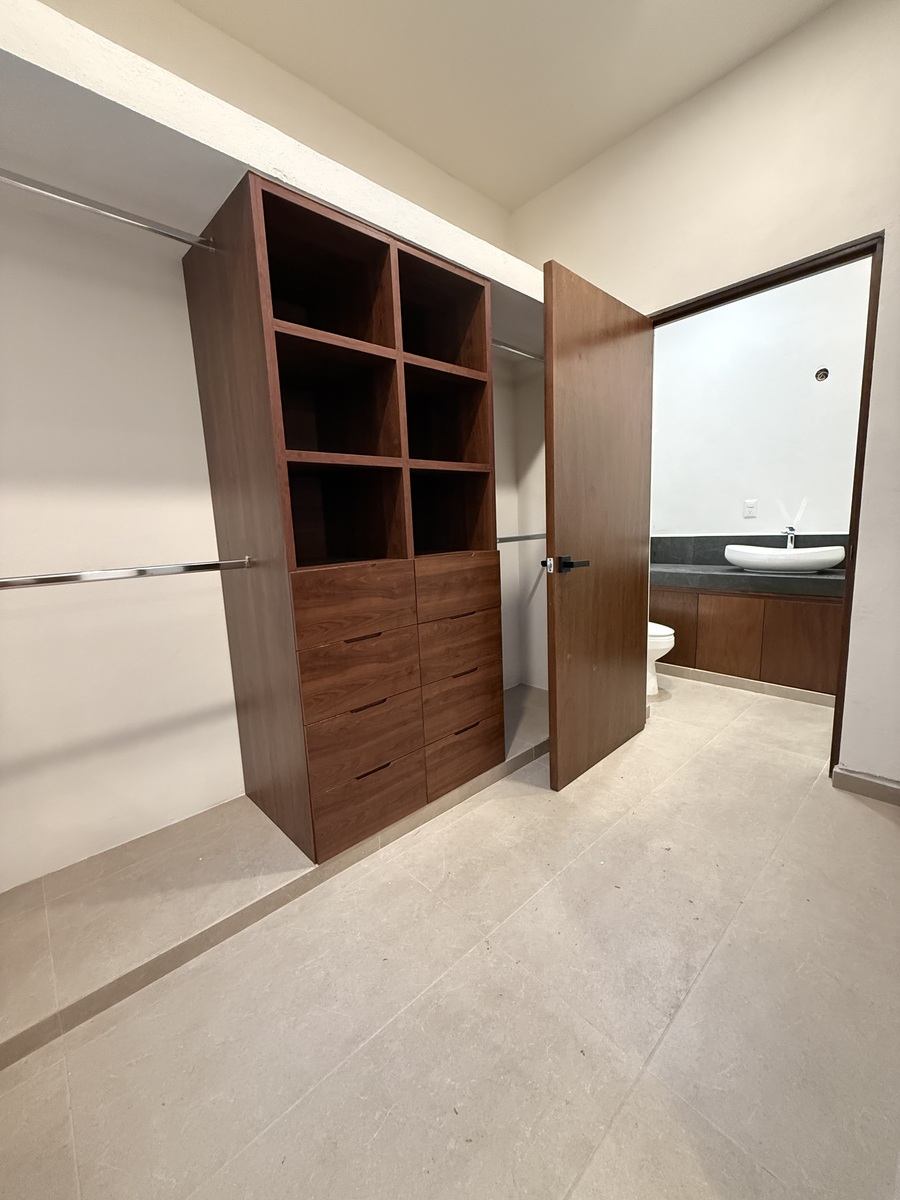 8 of 20: Baño vestidor