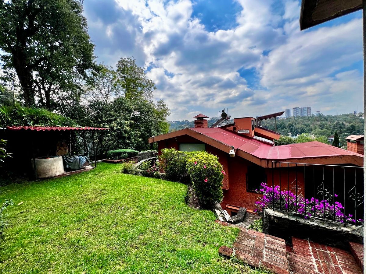 36 de 50: Jardín con baño de visitas y horno para barbacoa