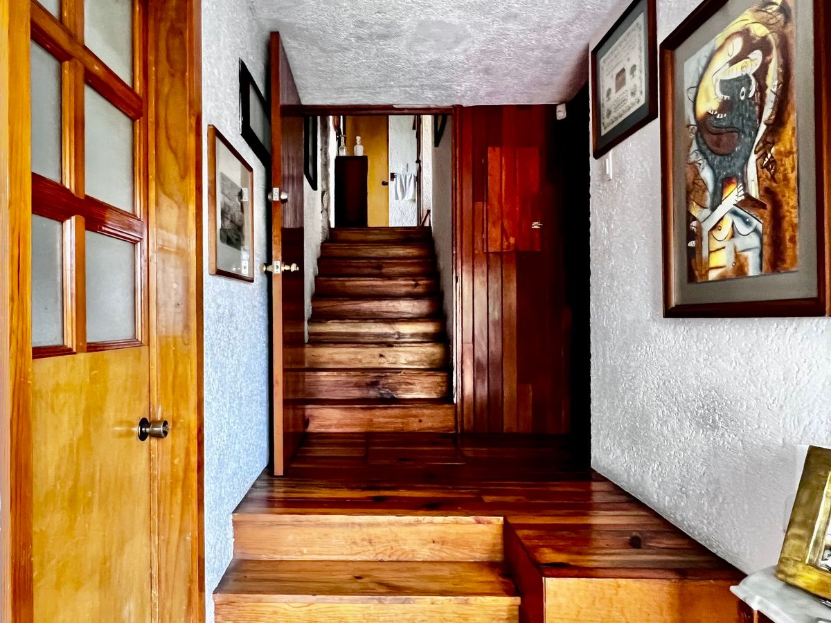 46 de 50: Entrada de servicio y acceso a estudio