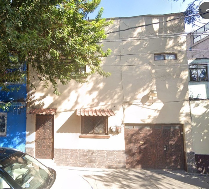 1 of 8: Fachada ve al sur