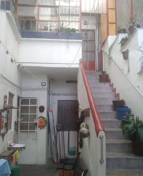4 of 8: Vista interior de la casa
