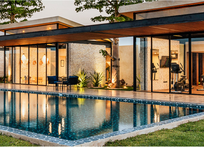 5 of 23: Casa Club