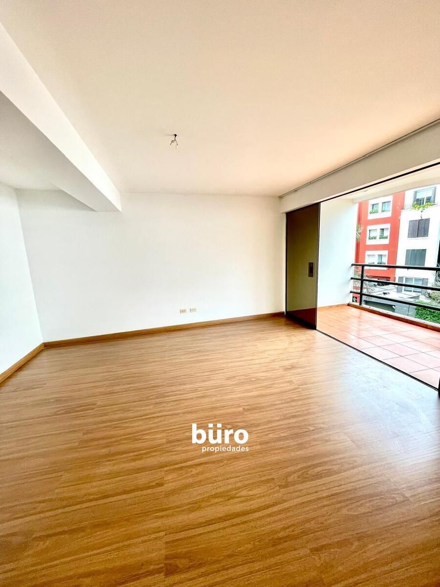 5 de 15: Vista desde el Amplio Comedor con Salida a Balcon-Terraza