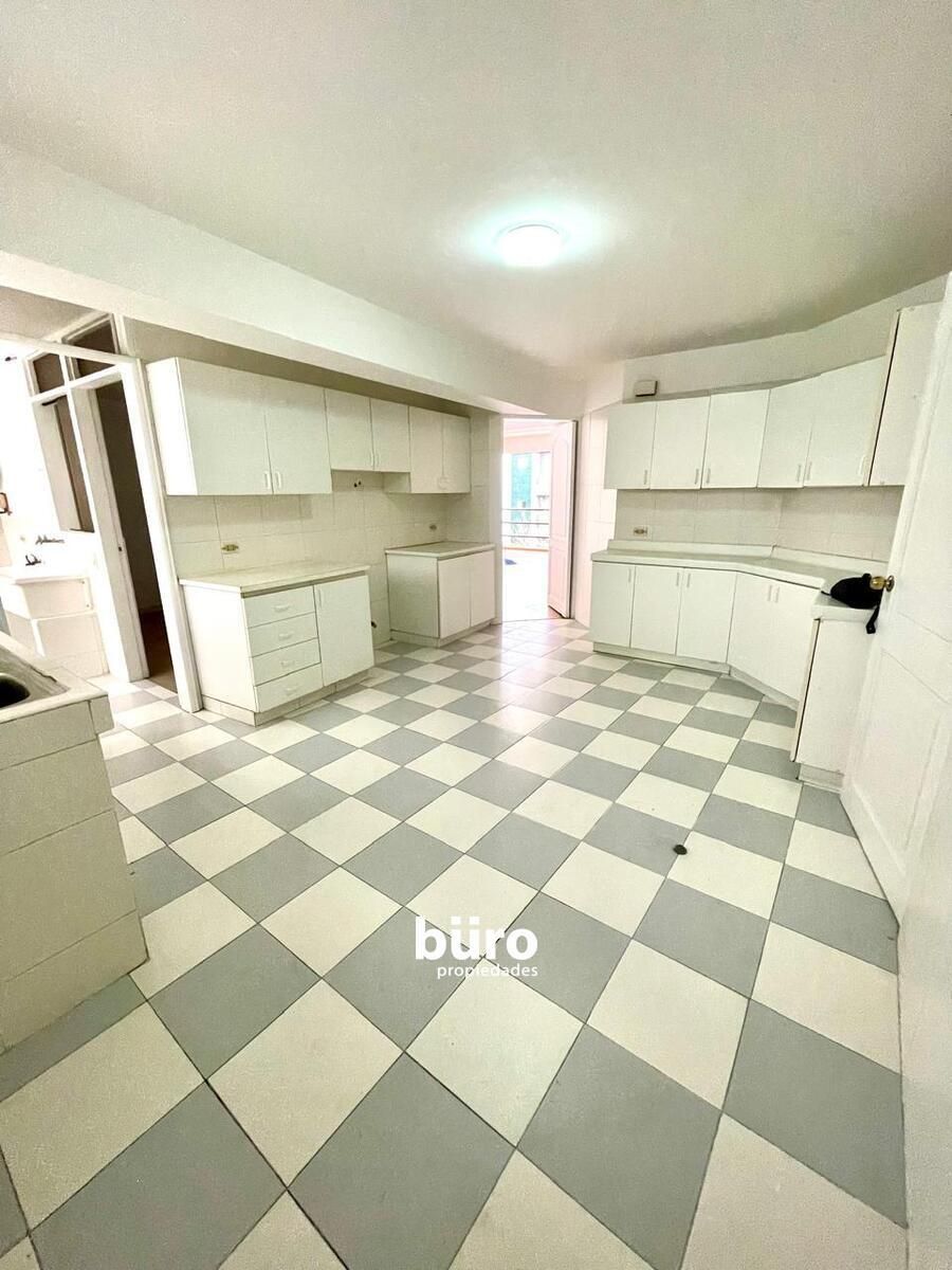 13 de 15: Cocina muy especial, Iluminada