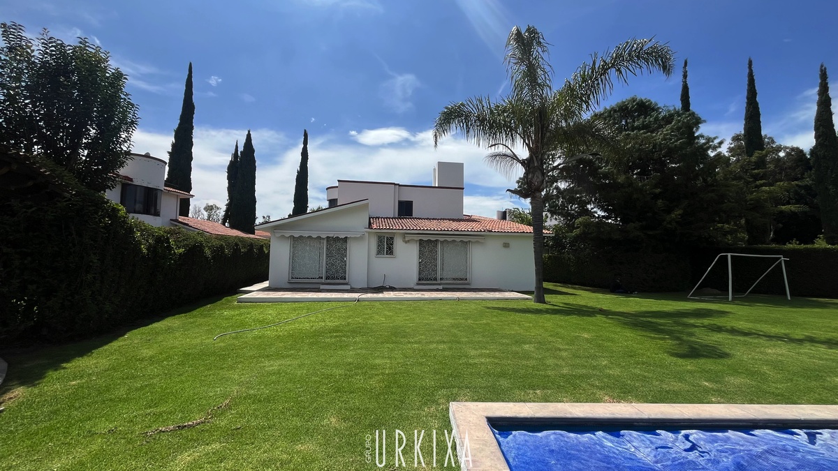 4 of 11: Fachada Jardín