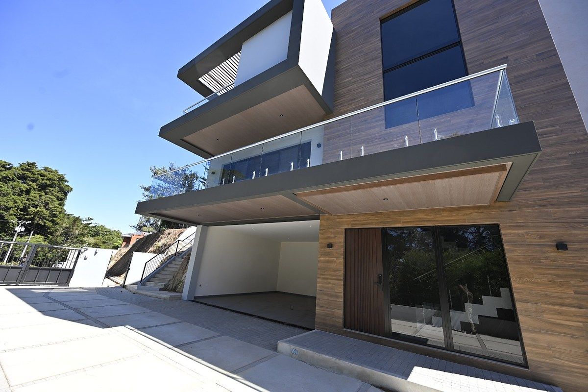 1 de 24: Fachada residencia