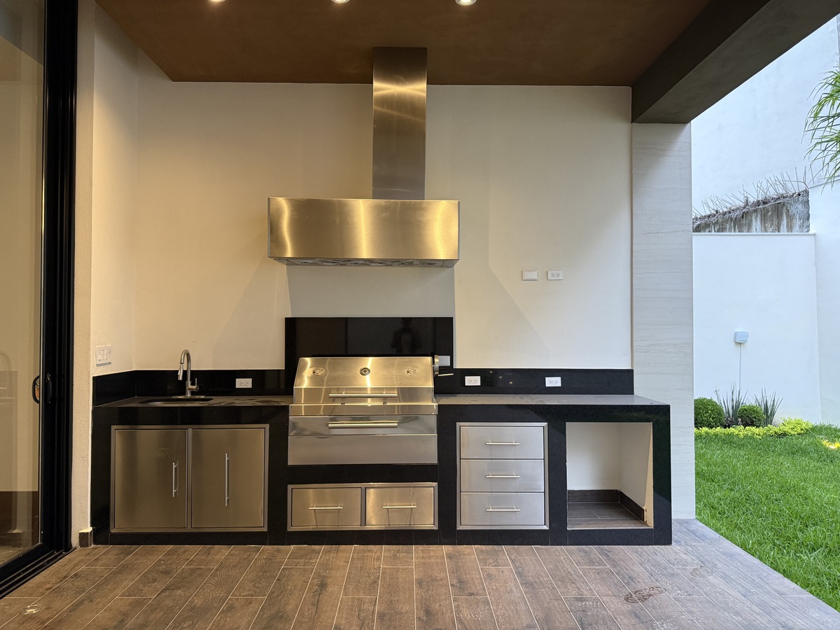 5 of 50: Asador Jardin