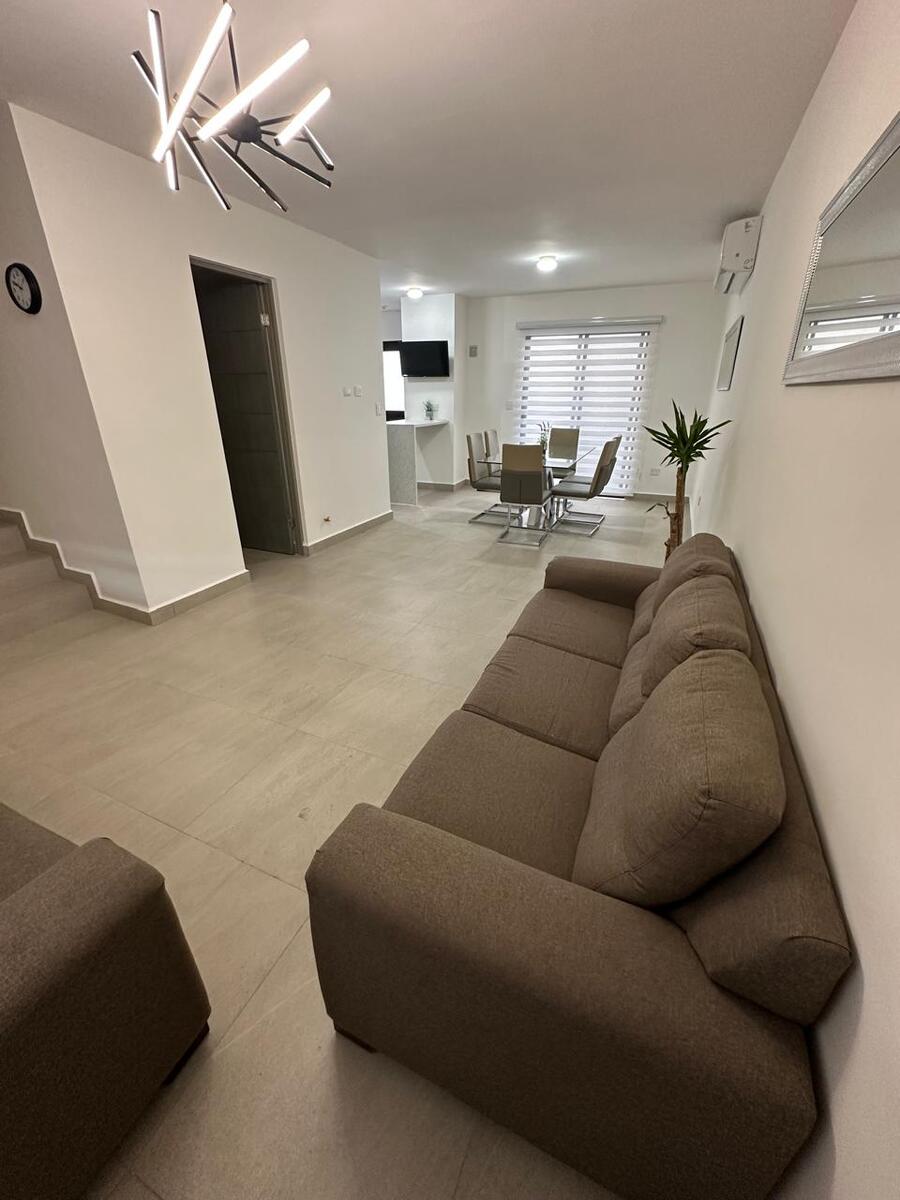 4 de 16: Sala comedor