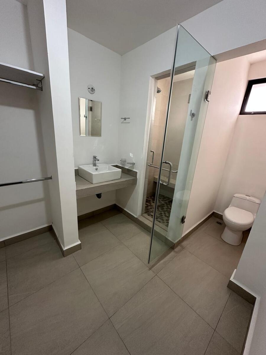 10 de 16: Baño principal