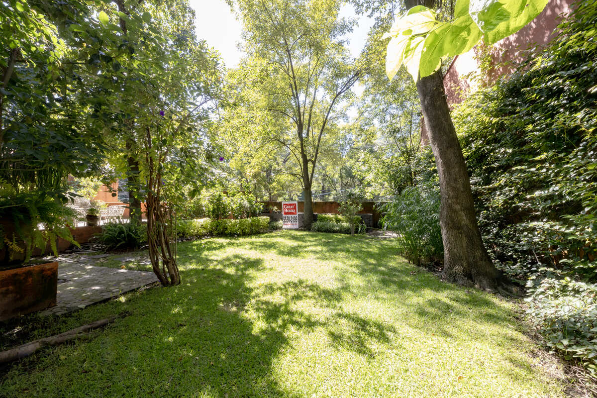 2 of 21: Jardín
