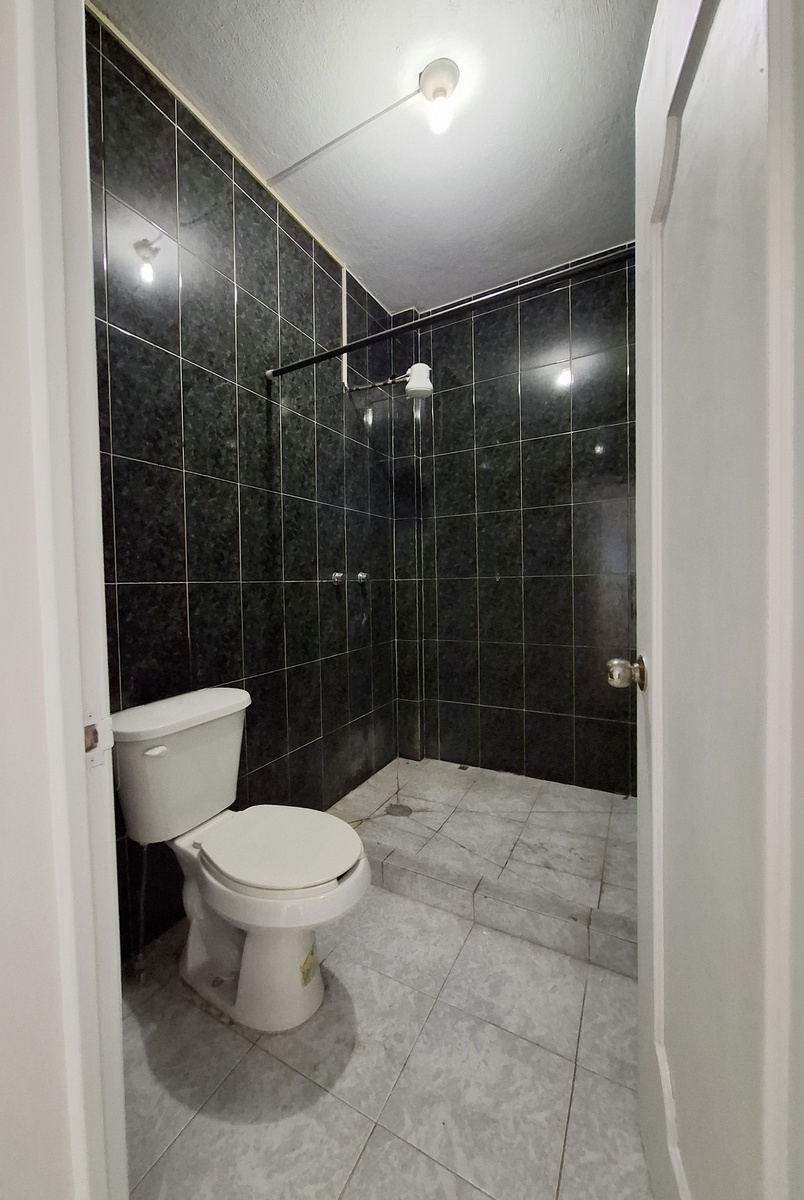 4 de 8: Baño completo de recámara 1