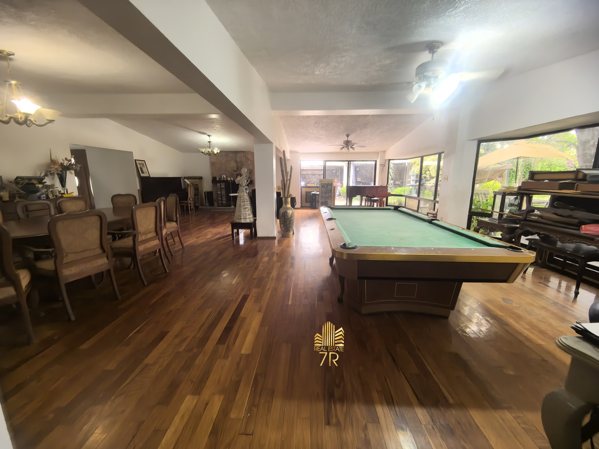 5 of 48: Sala comedor