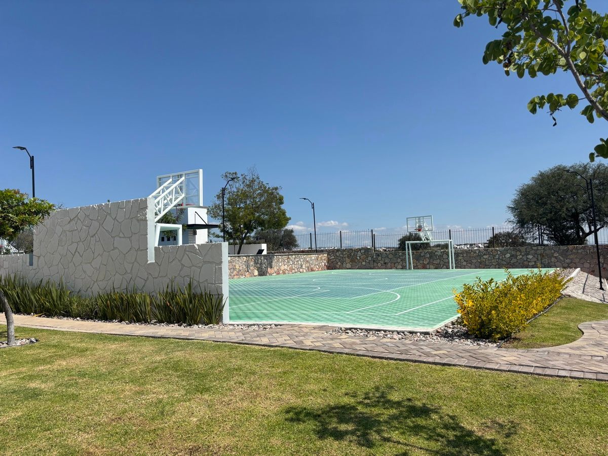 34 de 44: Cancha de basquetbol