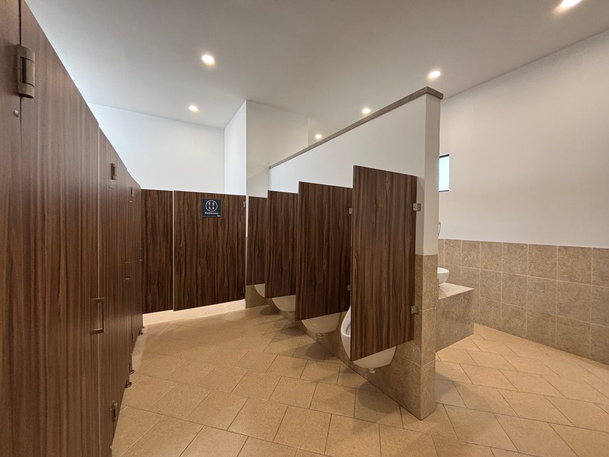 43 de 44: Area de regaderas y baños