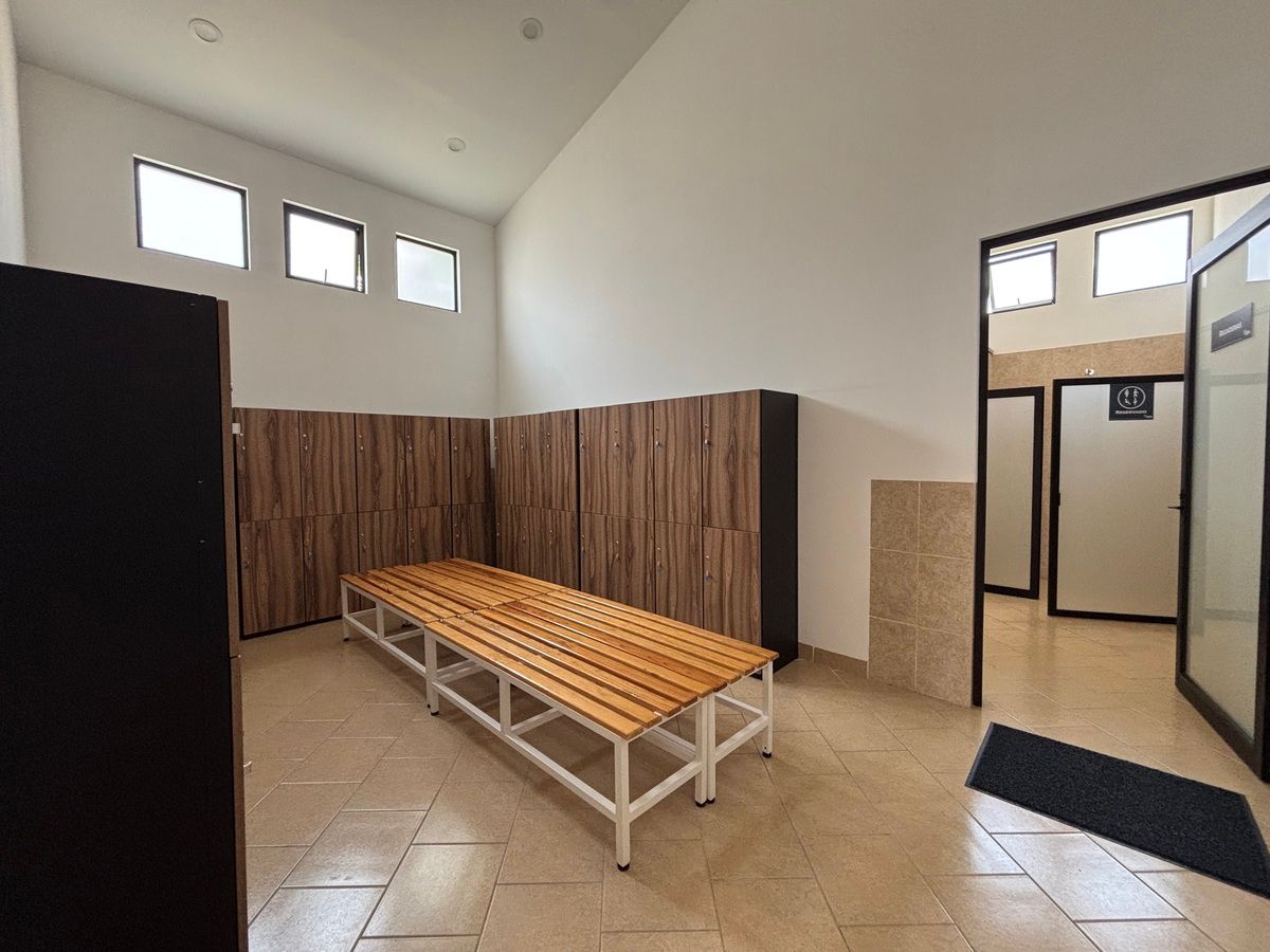 42 de 44: Area de vestidores