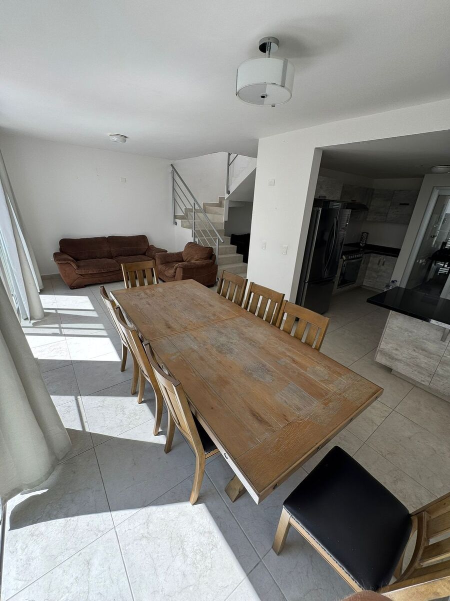 4 de 14: Estancia comedor y sala , ventanal con salida al jardin