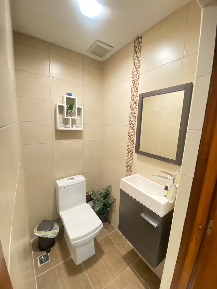 8 de 19: Baño de visita