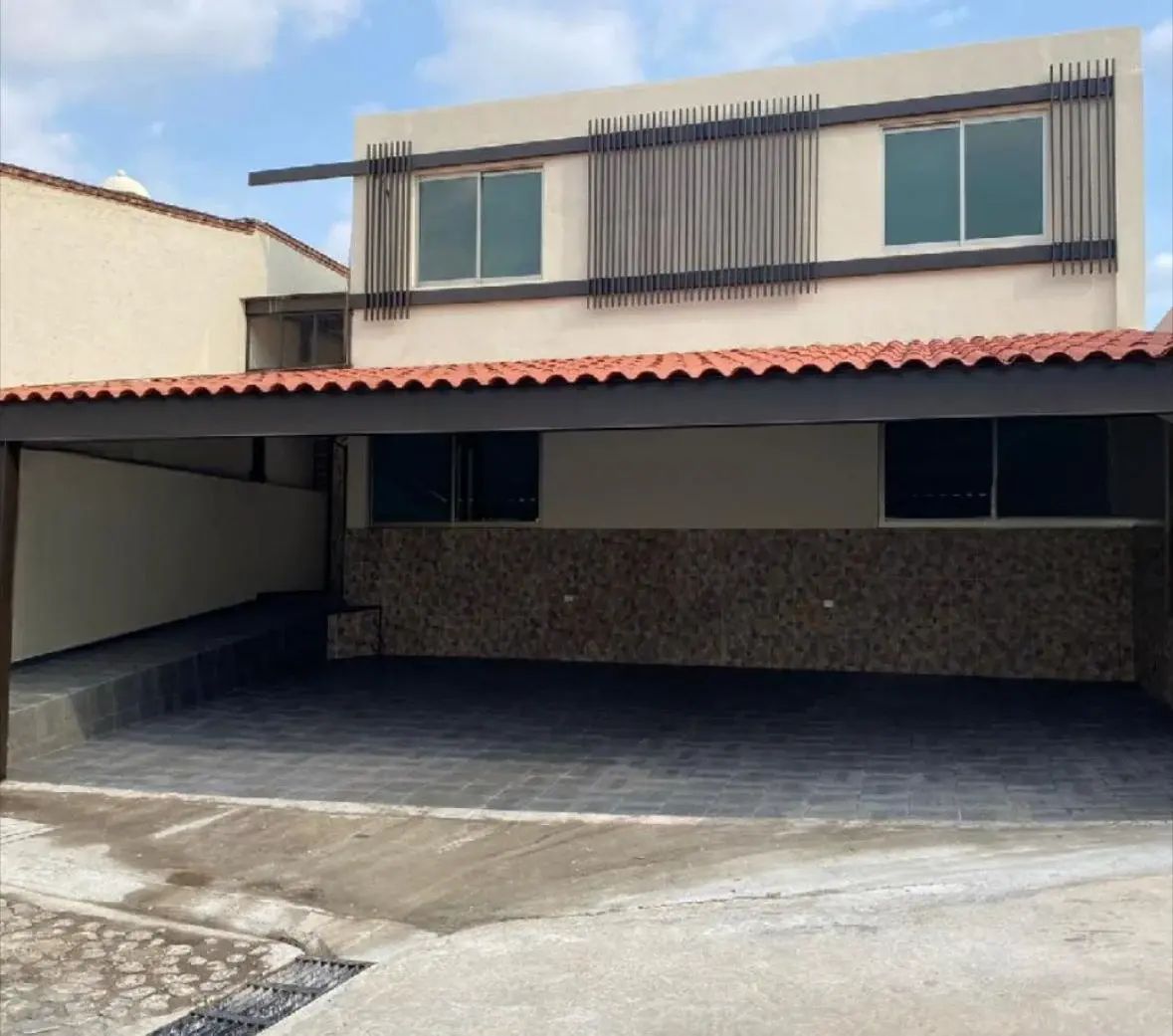 13 de 13: Estacionamiento techado.