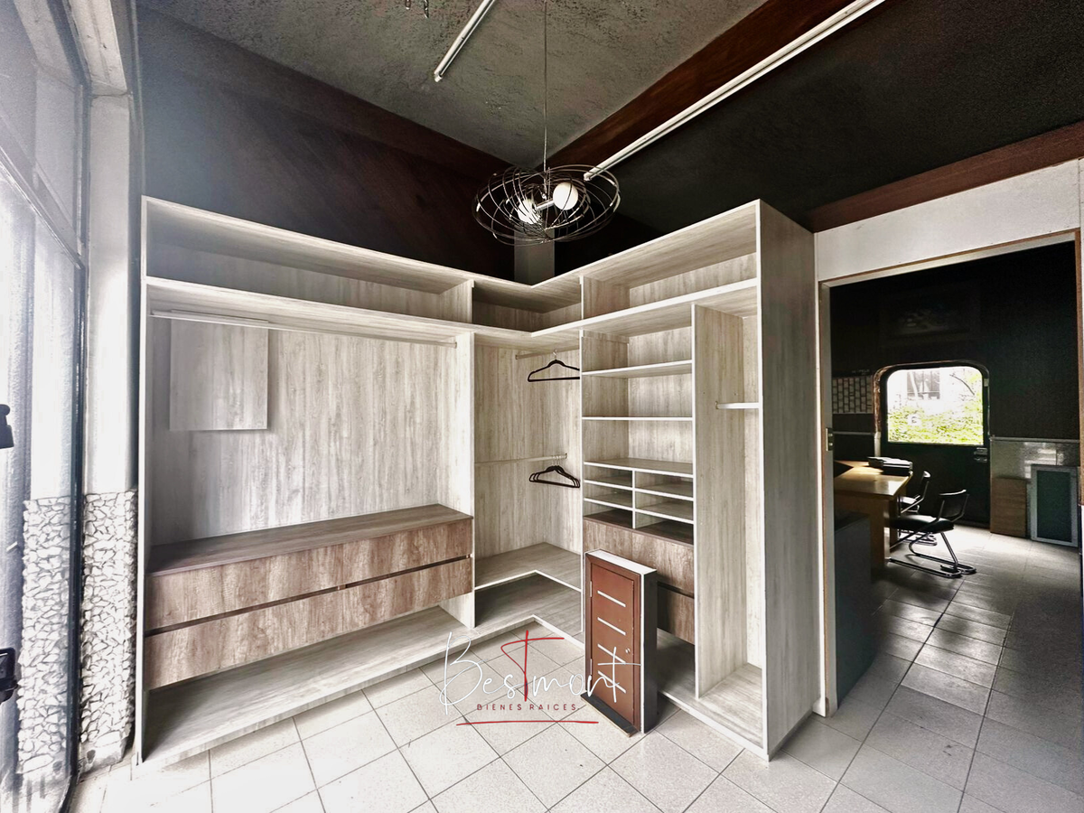 2 de 31: Interior Local PB