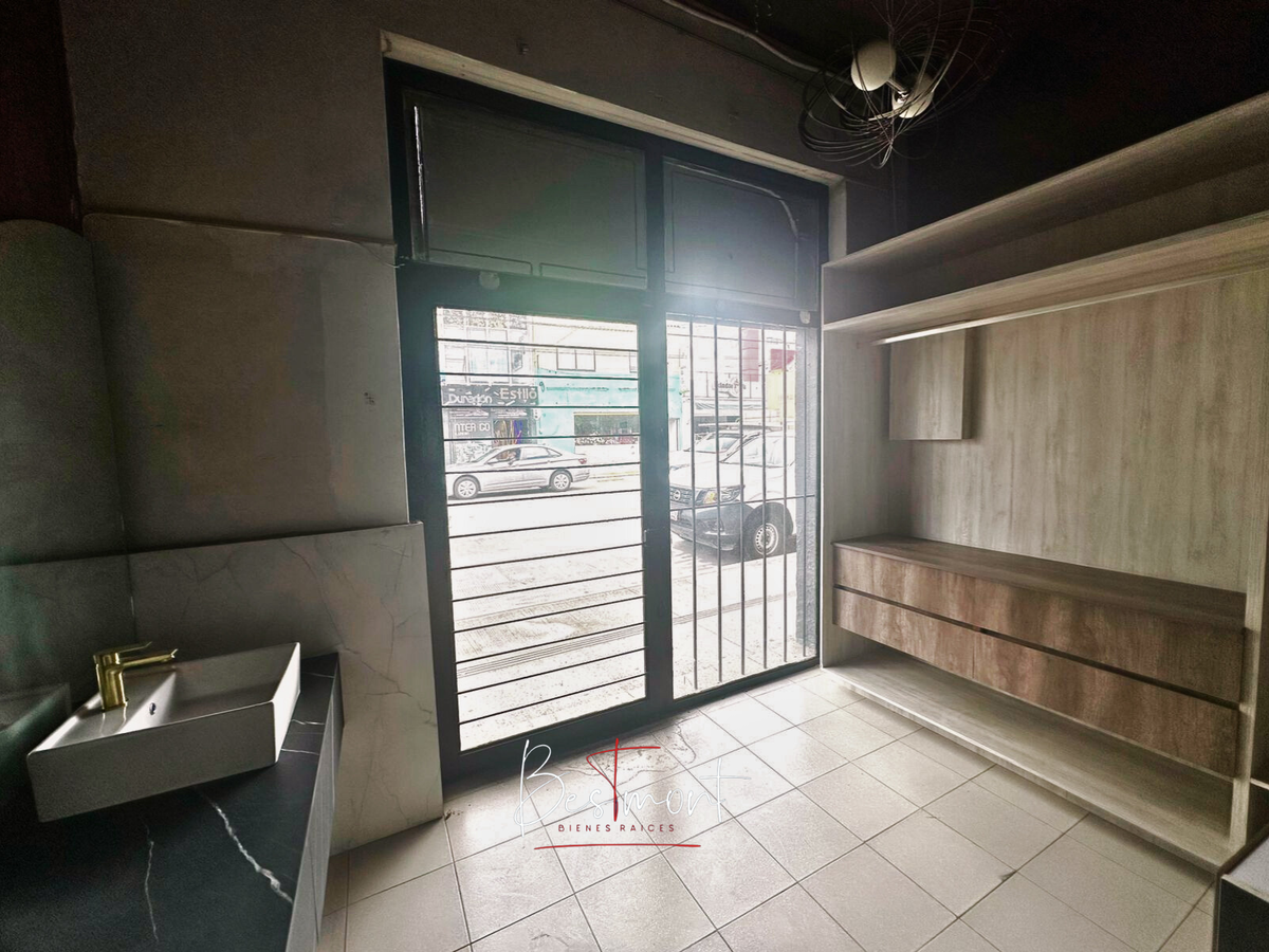 3 de 31: Interior Local PB