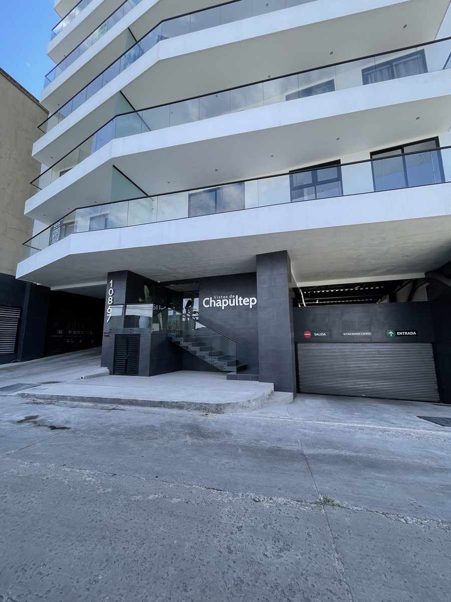 3 de 25: Acceso peatonal