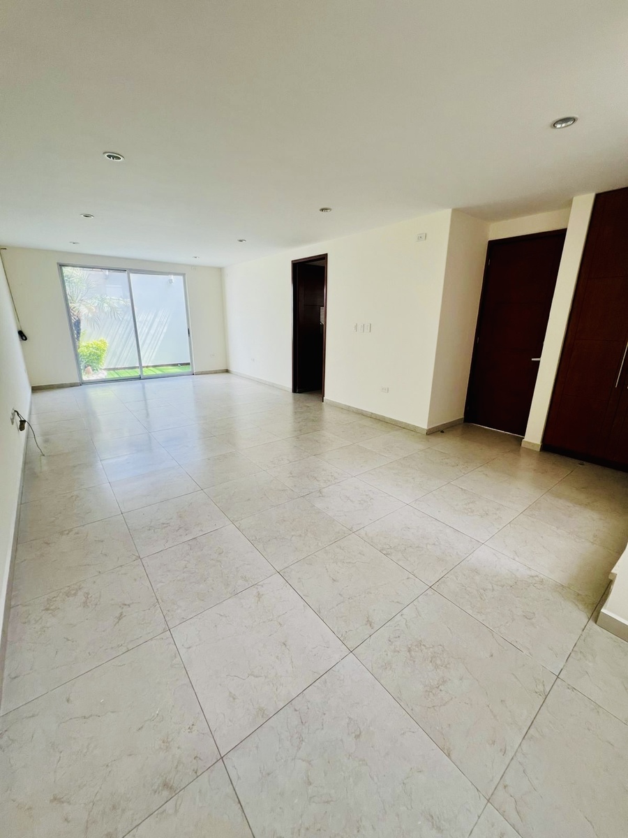 2 of 20: Sala y Comedor