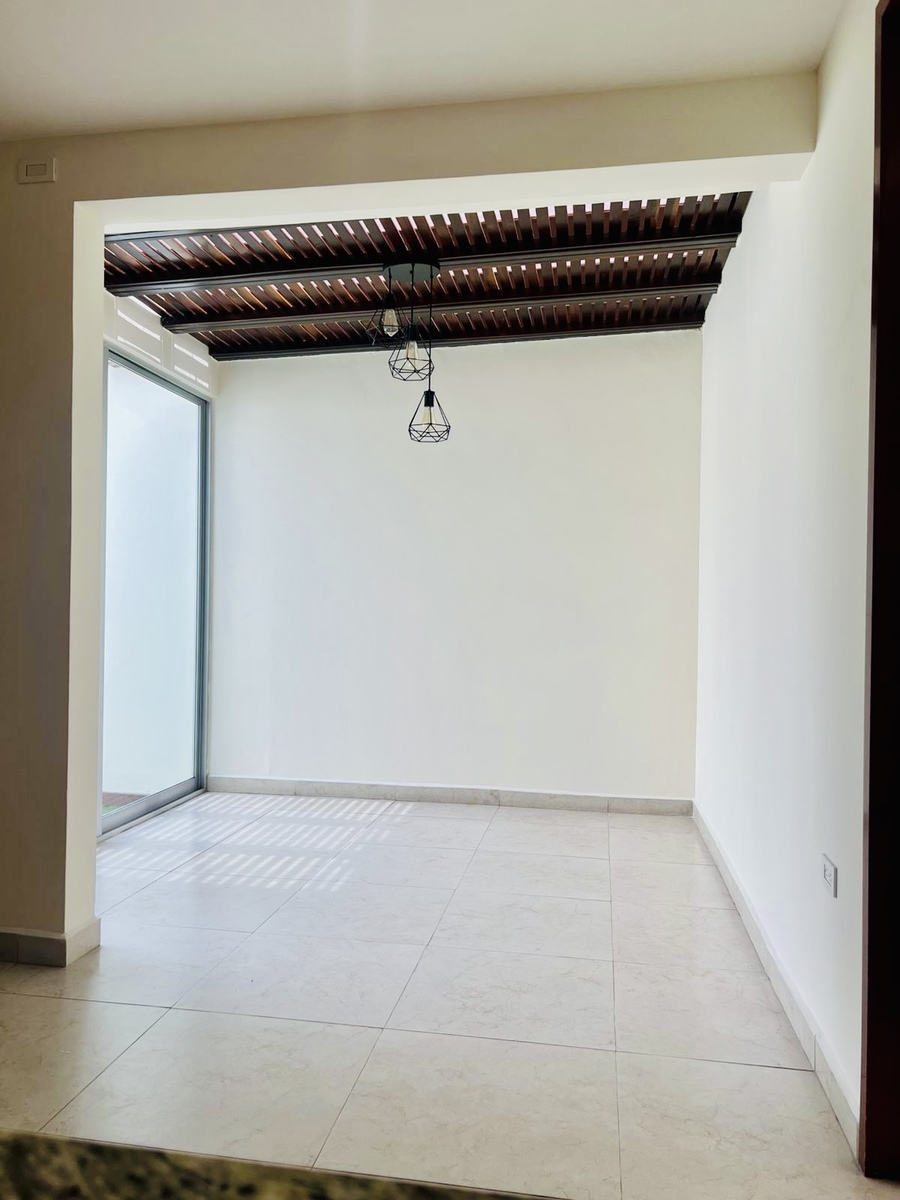 6 of 20: Área de desayunador